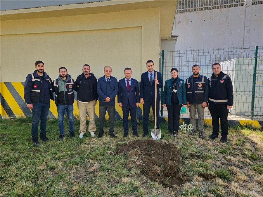 29 Ekim Cumhuriyet Bayramı Münasebetiyle Kapıköy Gümrük Kapısında Mülki İdare Amiri Sayın Ökkeş Safa TÜRKOĞLU'nun Katılımlarıyla Fidan Dikme Etkinliği
